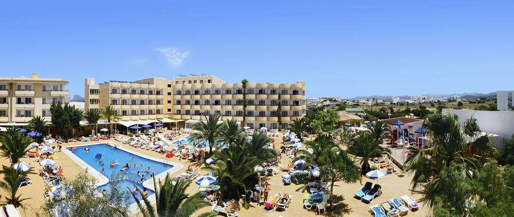 Coral Star Apartments Sant Josep de sa Talaia Exterior photo