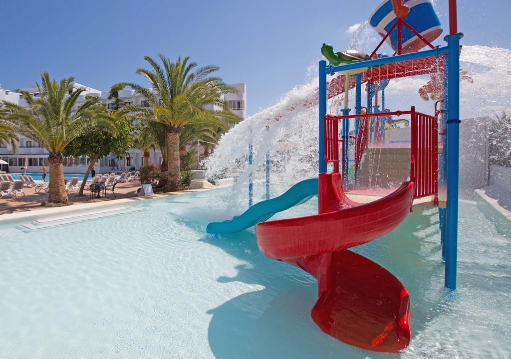 Coral Star Apartments Sant Josep de sa Talaia Exterior photo