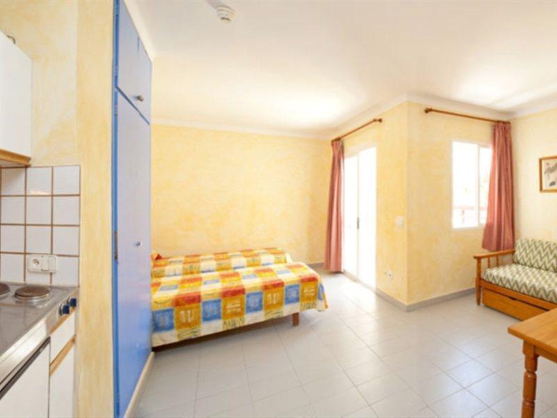 Coral Star Apartments Sant Josep de sa Talaia Exterior photo